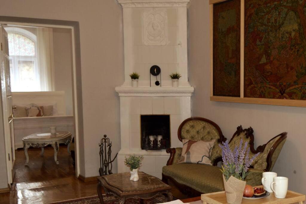 Unique Spacious Classic 3 Bedroom Midtown Apartment ! Billiard Room ! リガ エクステリア 写真