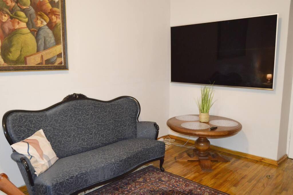 Unique Spacious Classic 3 Bedroom Midtown Apartment ! Billiard Room ! リガ エクステリア 写真