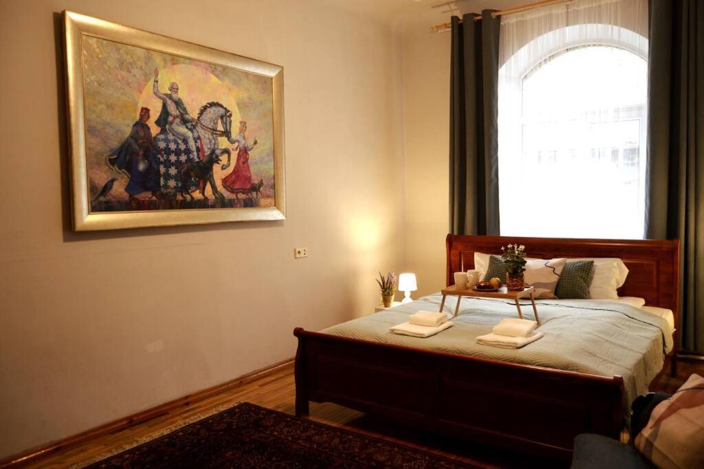 Unique Spacious Classic 3 Bedroom Midtown Apartment ! Billiard Room ! リガ エクステリア 写真