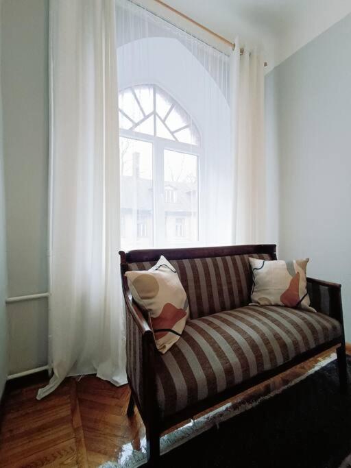 Unique Spacious Classic 3 Bedroom Midtown Apartment ! Billiard Room ! リガ エクステリア 写真