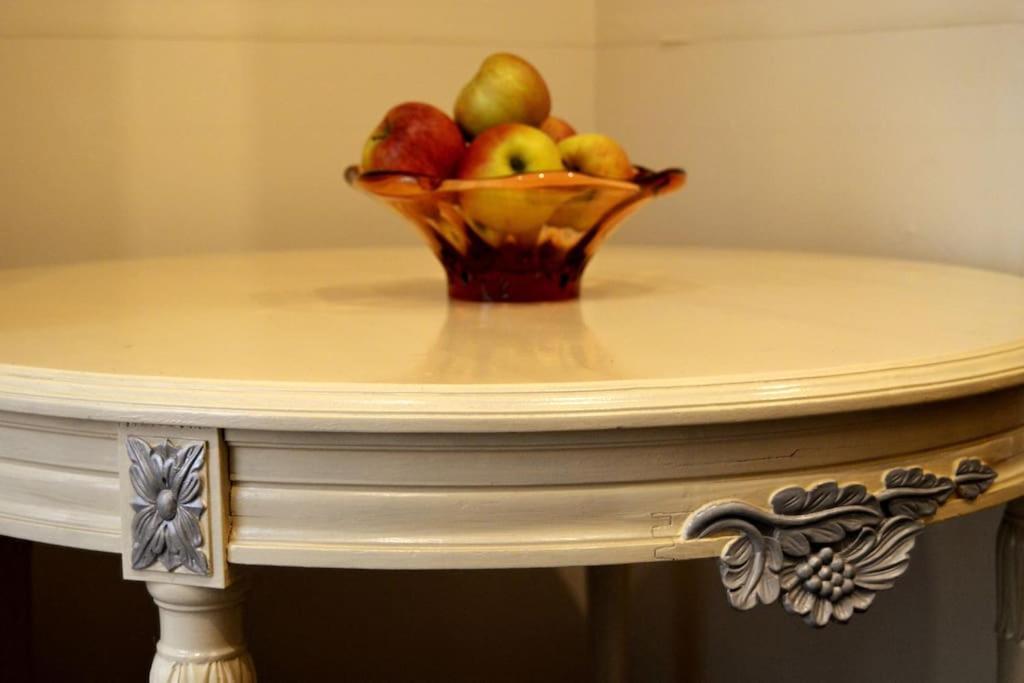 Unique Spacious Classic 3 Bedroom Midtown Apartment ! Billiard Room ! リガ エクステリア 写真