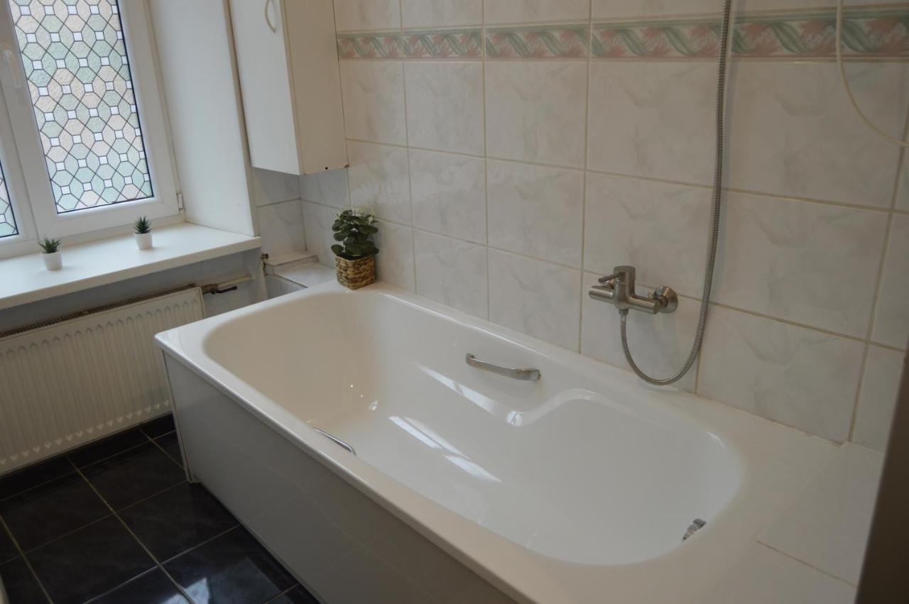 Unique Spacious Classic 3 Bedroom Midtown Apartment ! Billiard Room ! リガ エクステリア 写真